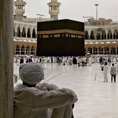 صور من الحرم المكي 🕋 on Twitter: "تأثر المؤذن #أحمد_حضراوي في آخر أذان ...