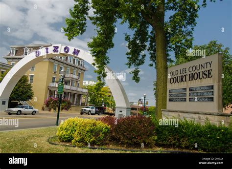 Sign for the County Courthouse and the Arch in Dixon , Illiinois, a city along the Lincoln ...