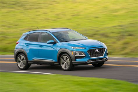 Você precisa considerar o Hyundai Kona EV em vez do RAV4 Hybrid