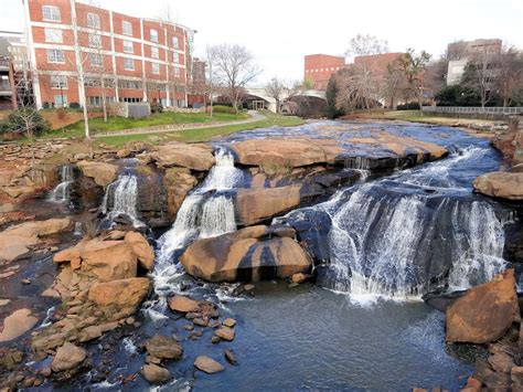 Femme au foyer: Liberty Bridge and Falls Park on the Reedy River