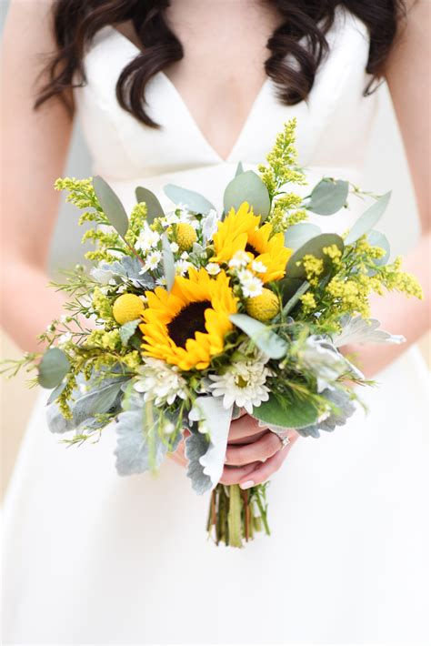 20 Sunflower Bouquets That Will Brighten Up Your Wedding Day | Martha Stewart Weddings