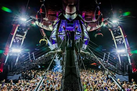 25 photos that prove Arcadia is the most intense festival stage ever - - Mixmag