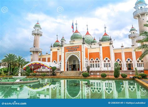 Pattani, Thailand - December 20 2020: Exterior Building of Pattani Central Mosque Place for ...