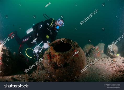 1 Artefacts Bottom Ocean Images, Stock Photos, 3D objects, & Vectors | Shutterstock