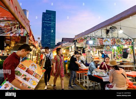 Ratchada Train Market night market food in Bangkok Stock Photo - Alamy