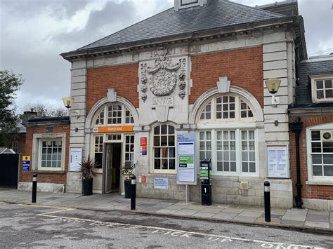 Man arrested after incident at Hatch End station - Harrow Online