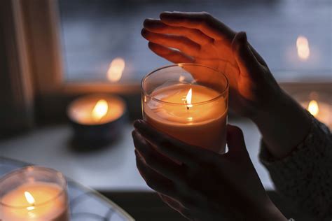 8 Relaxing Candle Scents to Help You Unwind and Destress