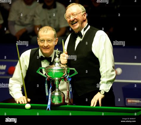 Steve davis vs dennis taylor final hi-res stock photography and images ...