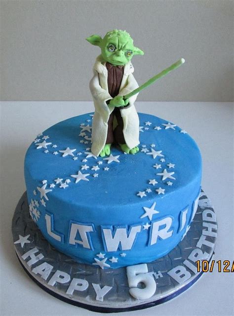 Yoda Cake - Decorated Cake by Amanda Watson - CakesDecor