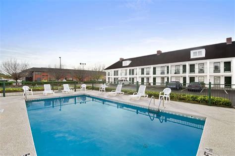 Baymont Inn & Suites Warner Robins, GA - See Discounts