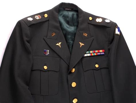 U.S. Army Lieutenant Colonel Uniform Jacket This i