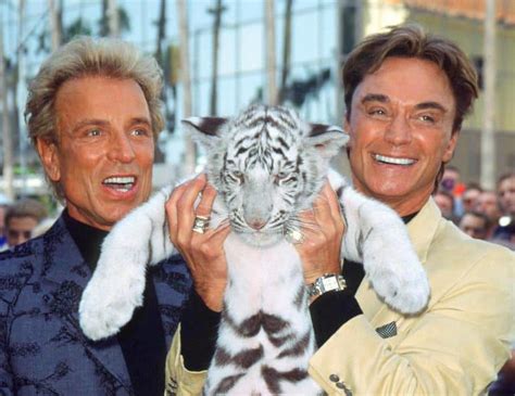 What Happened to Siegfried and Roy? The Tiger Attack - OtakuKart