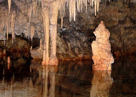 File:Diros-cave-greece 16269357444 o.jpg - Wikimedia Commons