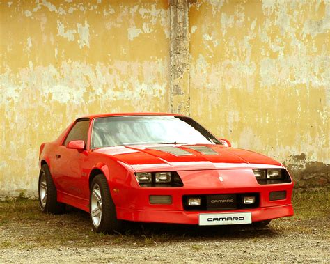 File:Chevrolet.camaro.IROC-Z-red.front.view-sstvwf.JPG - Wikimedia Commons