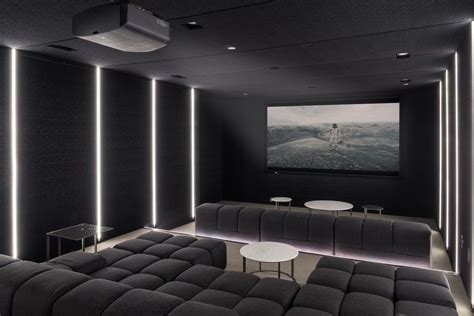 Pin de Arthur Lee em Future Home ideas | Sala de cinema em casa, Salas home theater, Cinema em casa