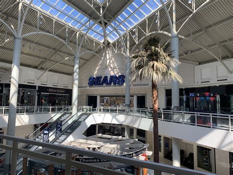 Breathtaking view of an empty Sears and more at the Spokane Valley Mall ...