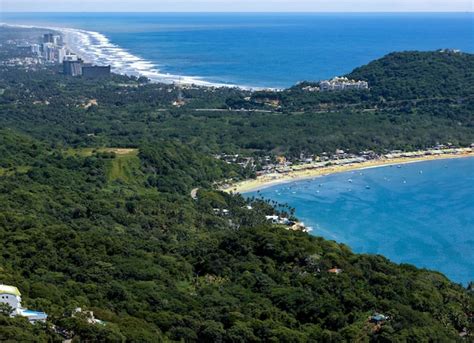 Premium Photo | Beaches near the city of Acapulco Mexico