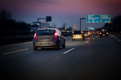 Expert advice: How to stay safe driving at night - Green Flag