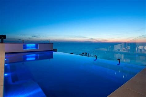 Fibreglass Infinity Pools - Glass Designs