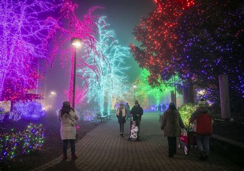 Record Tulalip holiday display lights up the night | HeraldNet.com