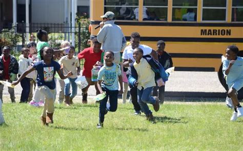 East Marion Elementary hosts Easter Egg hunt | The Columbian-Progress