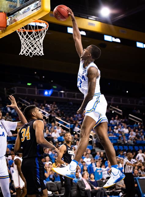 Men’s basketball scores first win of season against Purdue Fort Wayne - Daily Bruin