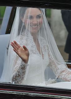 Sammi's Blog ☻: So here it is! The Royal Wedding was today and Kate Middleton's Dress was ...
