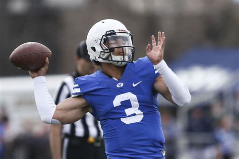 Going 'live,' Jaren Hall, BYU offense shines during spring scrimmage - Deseret News