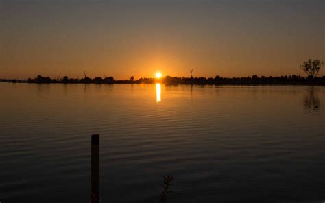 Lake Mulwala Sunrise Mac Wallpaper Download | AllMacWallpaper