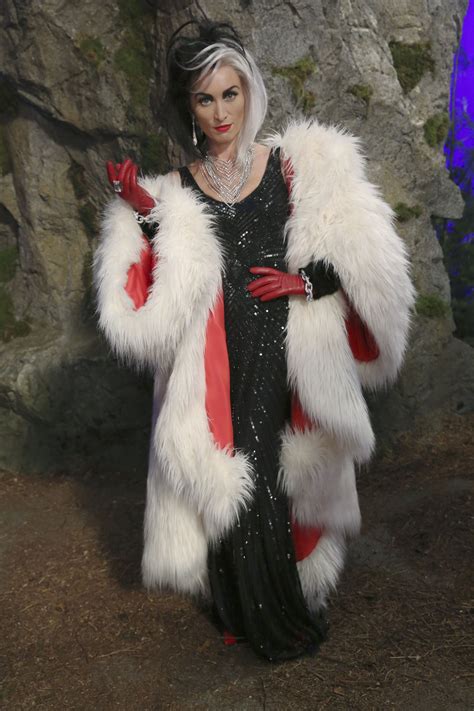 Cruella | Halloween costumes, Halloween outfits, Cruella deville costume