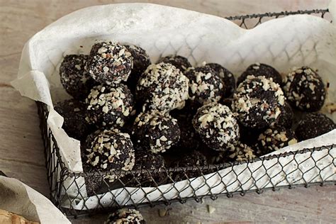 No-Bake Chocolate Rum Balls - New England Today