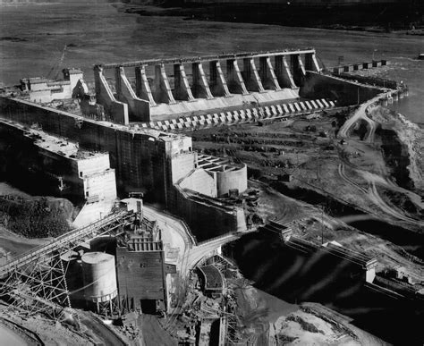 A step towards navigable waters: A history of McNary Lock and Dam ...