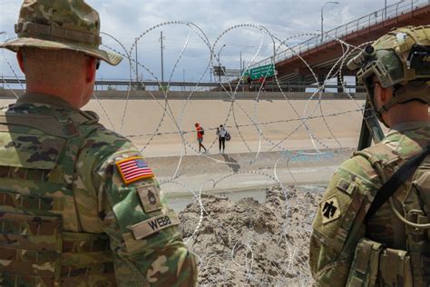 DVIDS - Images - Oklahoma Guardsmen patrol border in support of ...