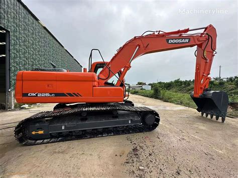 Doosan DX225 tracked excavator for sale China, EG37393