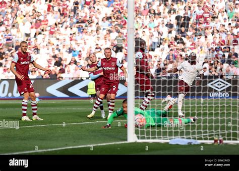 Jeremy doku goal hi-res stock photography and images - Alamy