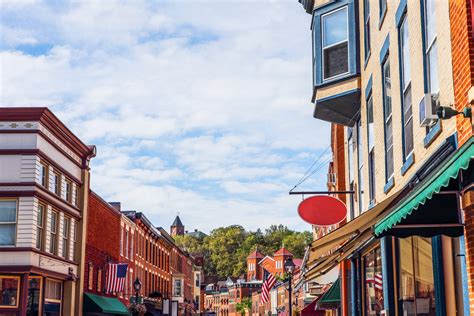 The 12 Best Small Towns in America 2021 | Oyster