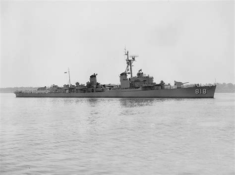 Gearing-class destroyer USS New (DD-818) at Philadelphia Naval Shipyard ...