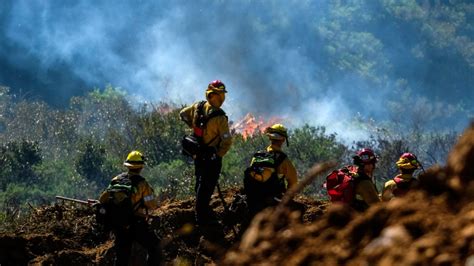 Brush fire forces evacuation of Laguna Beach