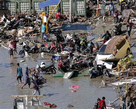 Indonesian tsunami death toll tops 280; hunt on for survivors - News Today | First with the news