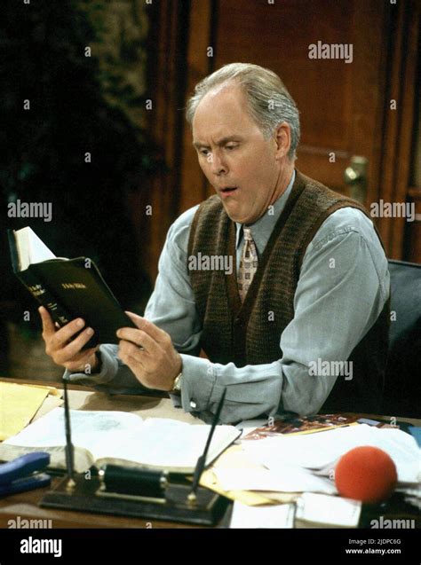 JOHN LITHGOW, 3RD ROCK FROM THE SUN, 1996 Stock Photo - Alamy