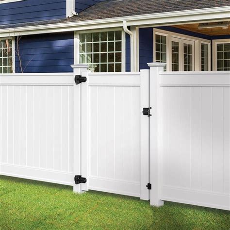 Freedom Emblem 5-ft H x 4-ft W White Vinyl Flat-Top Fence Gate in the ...