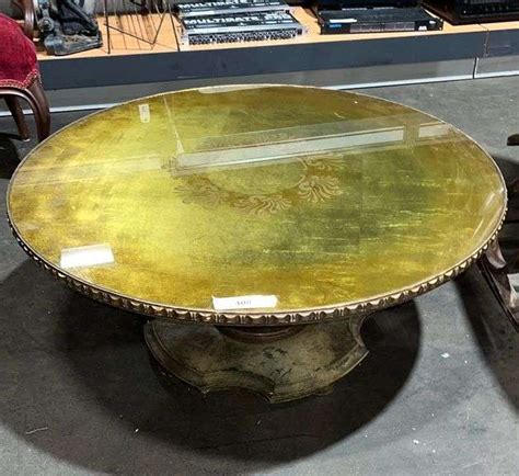 Round coffee table - Auction Services LTD
