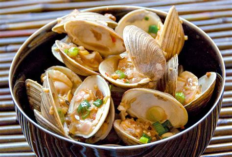 Stir-Fried Clams Recipe | Leite's Culinaria