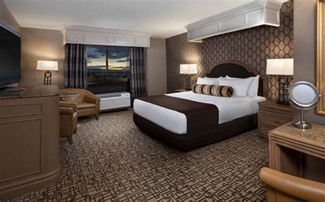 Golden Nugget Rooms & Suites | Photos & Info | Las Vegas Hotels