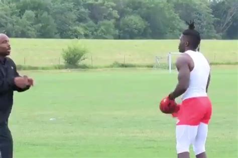 This video of Kansas City Chiefs WR Tyreek Hill training is important ...