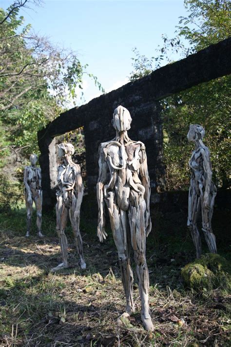 Creepy sculptures made from driftwood – Vuing.com