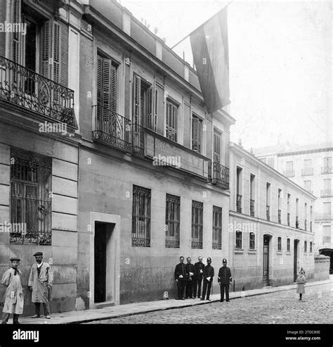 09/17/1908. Madrid. The school of Ferdinand the Saint. school facade ...