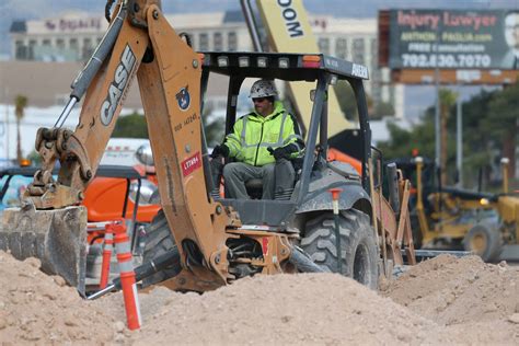 Allegiant Stadium construction work continues as majority of Nevada shuts down. | Allegiant ...