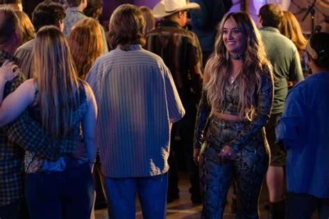 Lainey Wilson Debuts New, Original Song 'Smell Like Smoke' On Hit Series 'Yellowstone' - Country Now