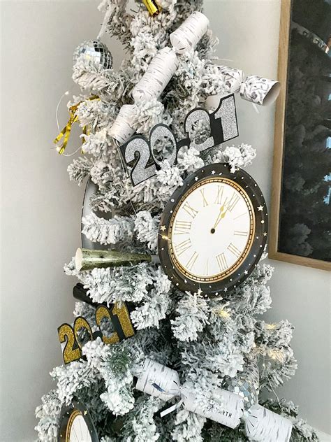 How to Decorate a New Year's Eve Tree and Countdown Festively to 2021! - Jordecor